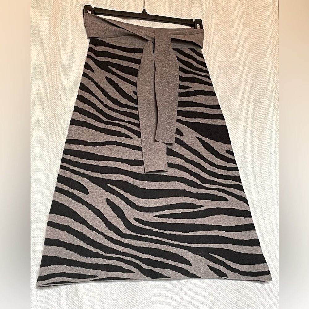 THML NWT grey tiger stripe knit skirt